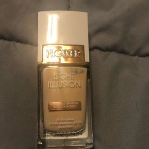 Flower Beauty Light Illusion Foundation